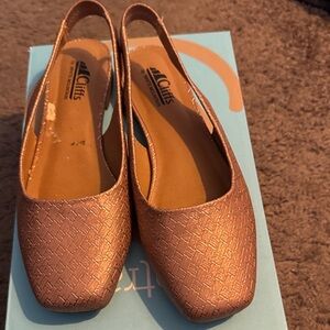 Cliffs by White Mountain Women's Brown Textured Flats